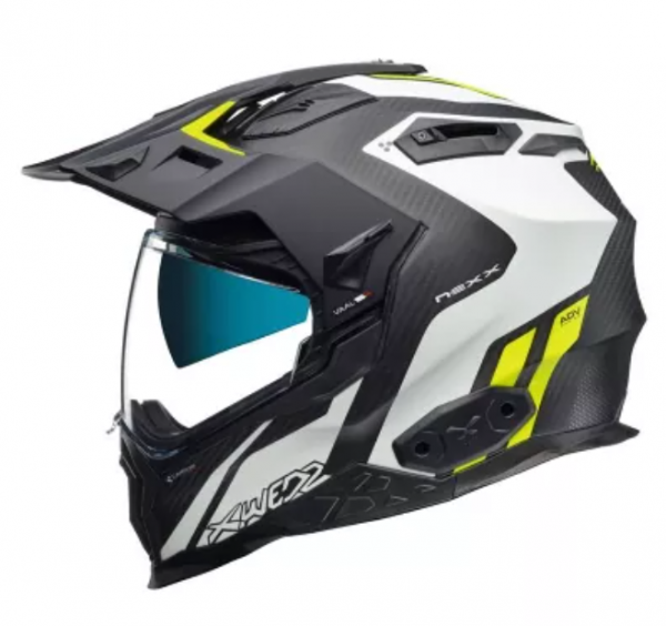 Helm off-road dengan grafis bertema alam dan petualangan